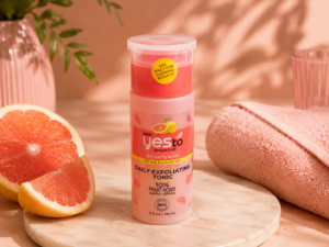 Yes To Grapefruit Brightening Daily Exfoliating Tonic – Rozświetlający tonik złuszczający z kwasami AHA i BHA 118 ml